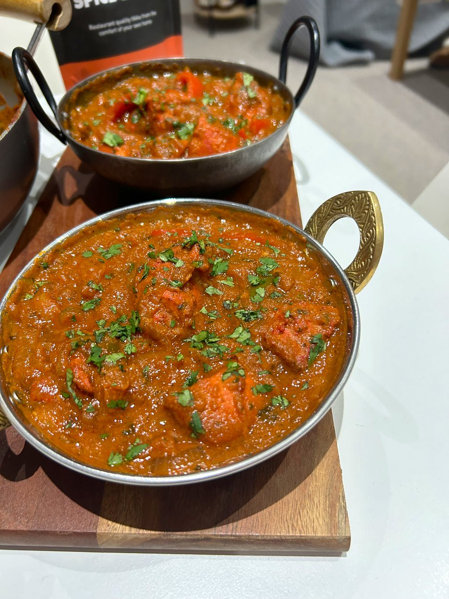 Matt_Hutson's tweet photo. The best part of the week is here…

- Chicken Tikka Jalfrezi

Been buzzing for this since I got up this morning. @MattCooperBites Tikka Spice Blend works so well with this one 😍

Friday Night is Curry Night 🌶️🔥 https://t.co/9WxvT8ZwxP
