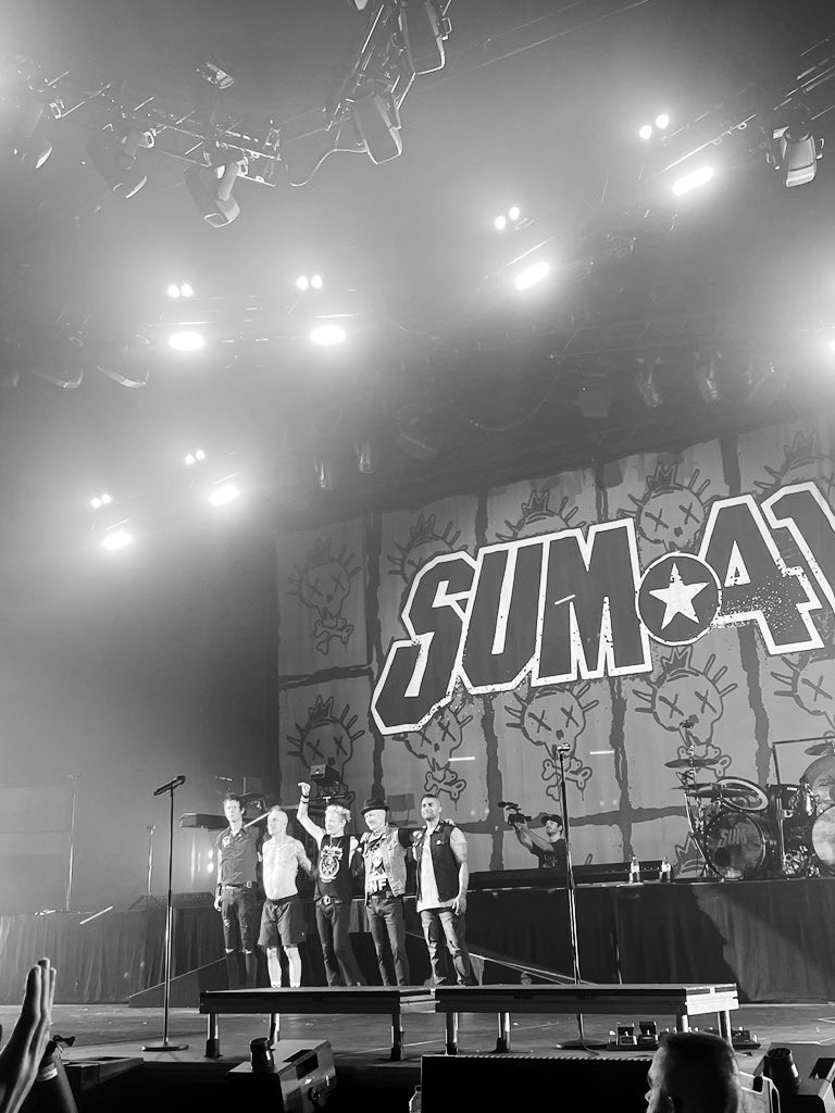 WetzigMedia's tweet photo. Goodbye @Sum41 🫶🏻 Die letzte Deutschland Tour war ein Zaubertraum. Wir werden euch vermissen! #sum41 https://t.co/e5ogU8C1ep