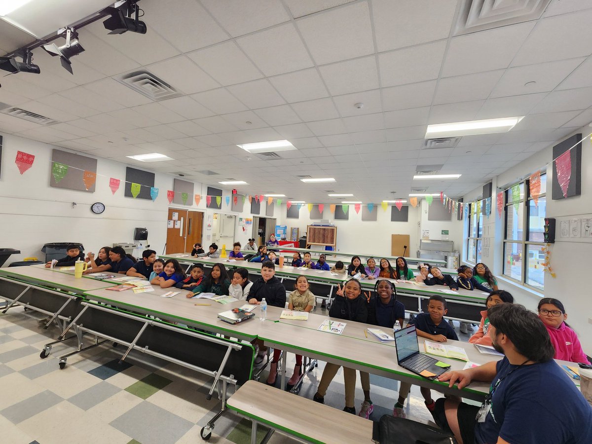 Officer Vela taught students about Bullying today at Ben Milam Elementary! #BITS <a href="/BenMilamElem/">Ben Milam Elementary</a> <a href="/DallasPD/">Dallas Police Dept</a> <a href="/ExplorersDallas/">Dallas Explorers</a>
