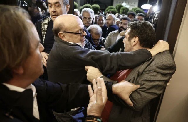 GeorghyZhukov's tweet photo. Το ταιριαστό τέλος ενός συρφετού μαζωματαραίων. https://t.co/UNYMQY0L3L