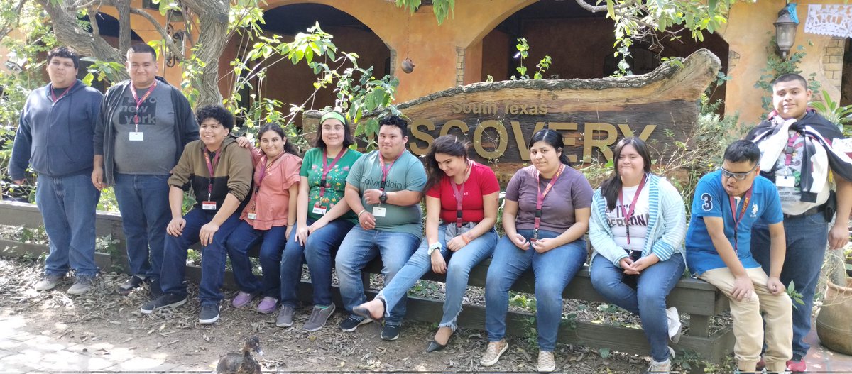 amayarms's tweet photo. OJT cares, OJT helps, &amp; OJT is making a difference 🧩!!
-1st time volunteering at  @GladysPorterZoo.
- Go Falcons @NL_AGUILERA ❣️ https://t.co/UjkI1PwenS
