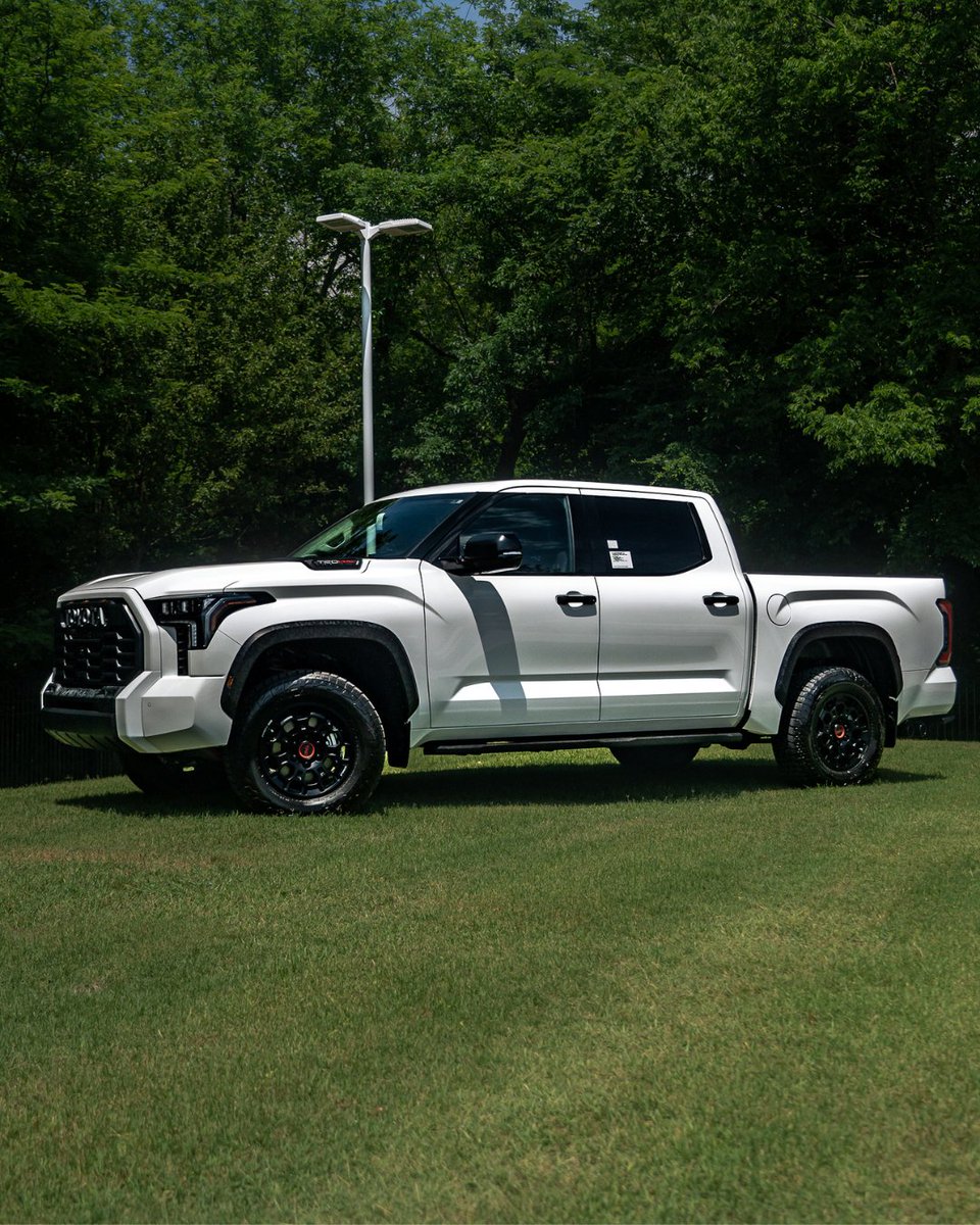 ToyotaFVL's tweet image. #FridayViews featuring the Toyota Tundra TRD Pro! 🌲 #ToyotaOfFayetteville #ToyotaTundraTRDPro