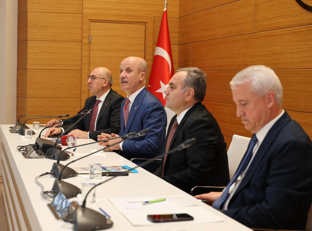 ProfSengonul's tweet photo. Erciyes Üniversitesi ev sahipliğinde Yükseköğretim Kurulu (YÖK) Başkanımız Sayın Prof. Dr. Erol Özvar başkanlığında düzenlenen, Anadolu Üniversiteler Birliği Üst Kurul Toplantısı’na katıldık.
1️⃣ https://t.co/DKrBMBL03k