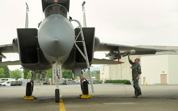 142ndWG's tweet photo. We will conduct Veterans Day flyovers for ceremonies at locations throughout Oregon this Monday.

All passes will be approximately 1k feet above ground level and about 350 mph airspeed. Flights could be cx or times changed due to inclement weather or operational contingencies. https://t.co/aIoJUTGfGf