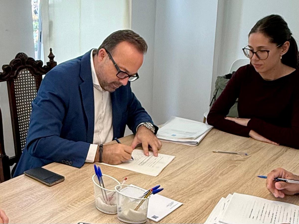 En nombre del <a href="/AjAlaior/">Ajuntament d'Alaior</a>, he firmado la escritura de compra de la antigua COINGA. Tras dos años de dura negociación, con mucho esfuerzo, hemos conseguido un ahorro importante y los fondos europeos necesarios para culminar la operación. El futuro, más cerca. ¡Enhorabuena, vecinos!