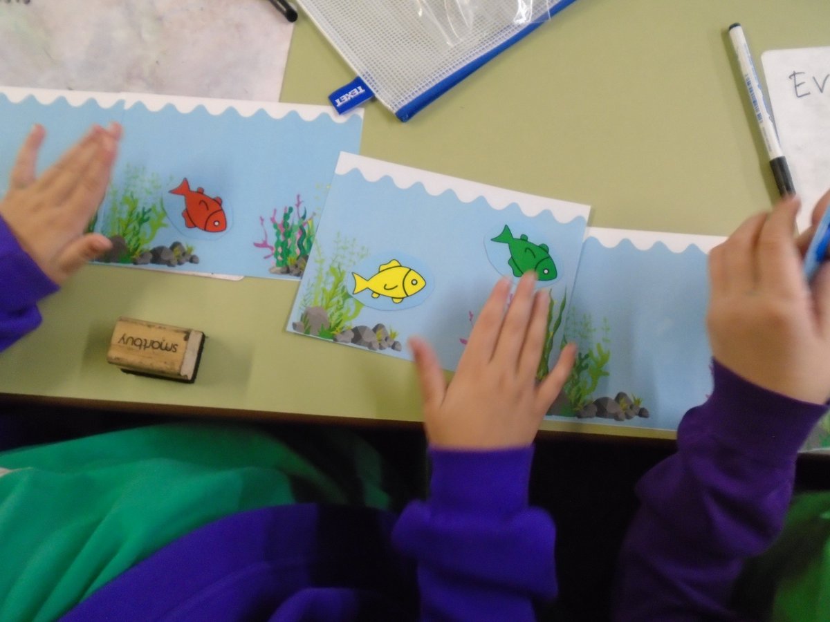 StaInfantJunior's tweet image. Year 2 had a very exciting morning of maths with our visitor from @SirIsaac6thForm. They enjoyed learning about partitions with the help of some fish, looking at how they could share increasing amounts of fish between fish tanks! #MathsWeek2024