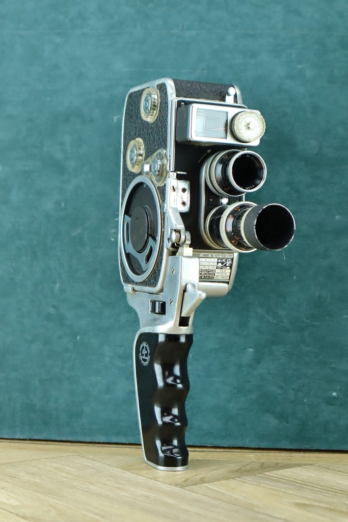 expert8182's tweet image. The Bolex Paillard B8L camera, paired with the Yvar 1:1.9 f=13mm and Yvar 1:1.28 f=36mm lenses, represents a classic and highly respected setup in the world of analog filmmaking.

catawiki.com/en/l/87841019

#catawiki
#bolex
#double8
#moviecamera
#bolexB8L
#yvar
#auctioned
