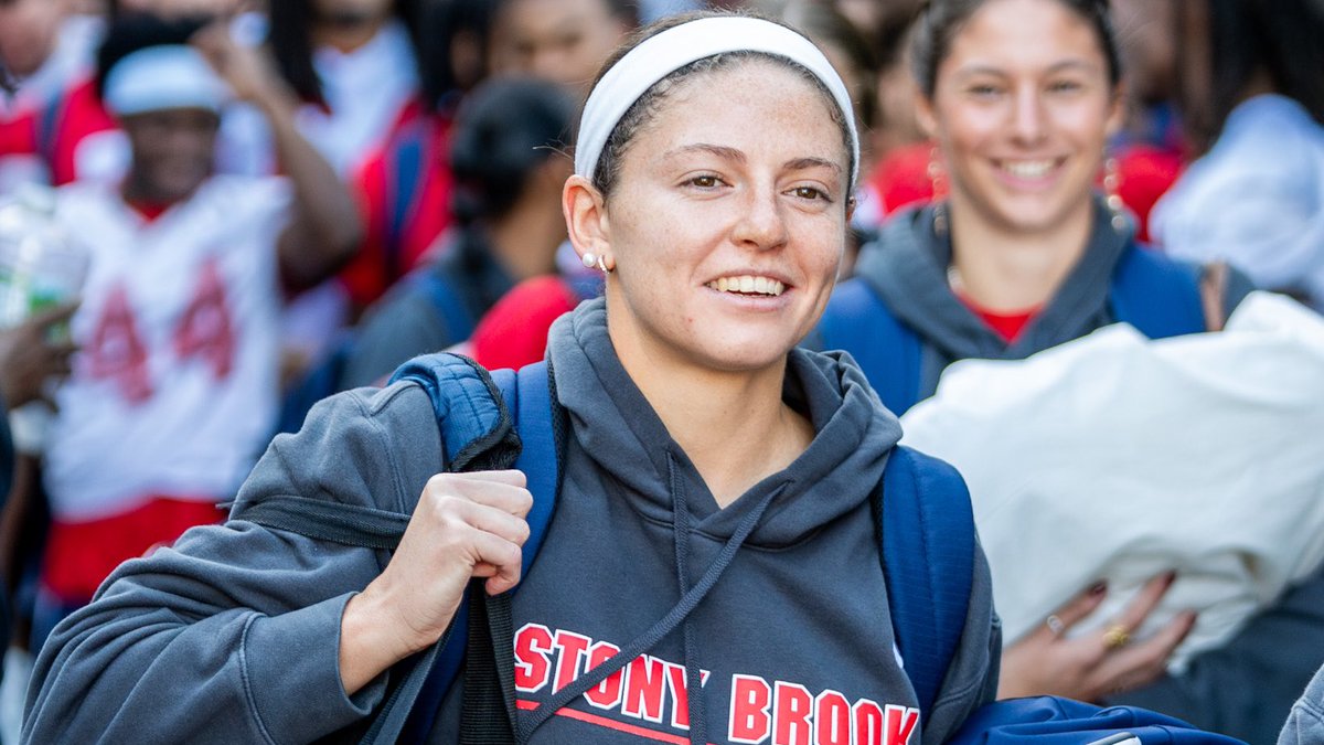 A proper send-off 🤩

Felt the love from our <a href="/SBAthletics/">Stony Brook Athletics</a> coaches, staff and student-athletes ❤️

🌊🐺 x <a href="/NCAASoccer/">NCAA Soccer</a>