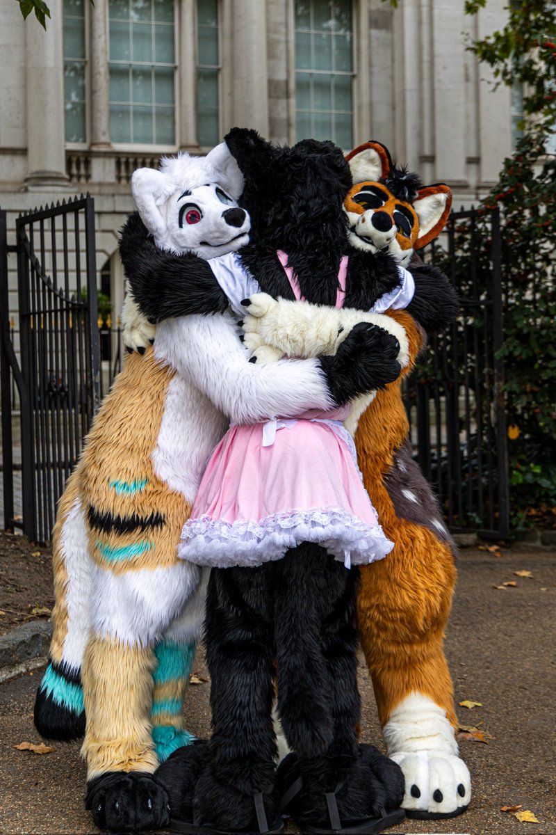 Double Premium Hugs!! It must be my lucky day!

Happy #FursuitFriday everybody! \^_^/