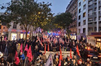 SolidairesParis's tweet photo. 📌 Paris, #8novembre2024, manifestation de l'intercollectif des #SansPapiers
📢  La lutte pour la régularisation de toutes les Sans Papiers continue ✊🏿✊🏽✊🏾 https://t.co/hZYtZRxwXB