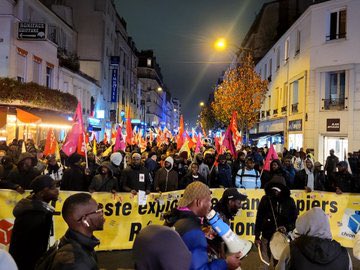 SolidairesParis's tweet photo. 📌 Paris, #8novembre2024, manifestation de l'intercollectif des #SansPapiers
📢  La lutte pour la régularisation de toutes les Sans Papiers continue ✊🏿✊🏽✊🏾 https://t.co/hZYtZRxwXB