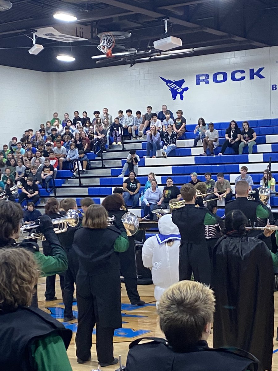 What a way to wrap our week with an awesome performance from RFHS Band 🤟🏼💙