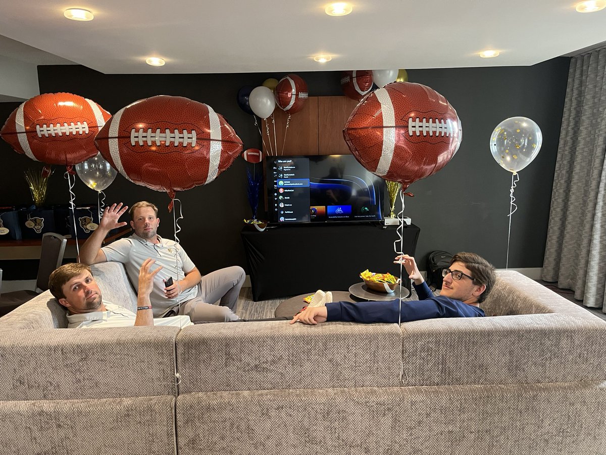 _KDFletcher's tweet photo. Hanging with the guys playing a little CFB  in the Hospitality Suite while waiting on our Future Panthers 🐾🐾🐾🐾 #25GoLive #OVWeekend  #PawsUP @FIUFootball https://t.co/JwMaolLNfU