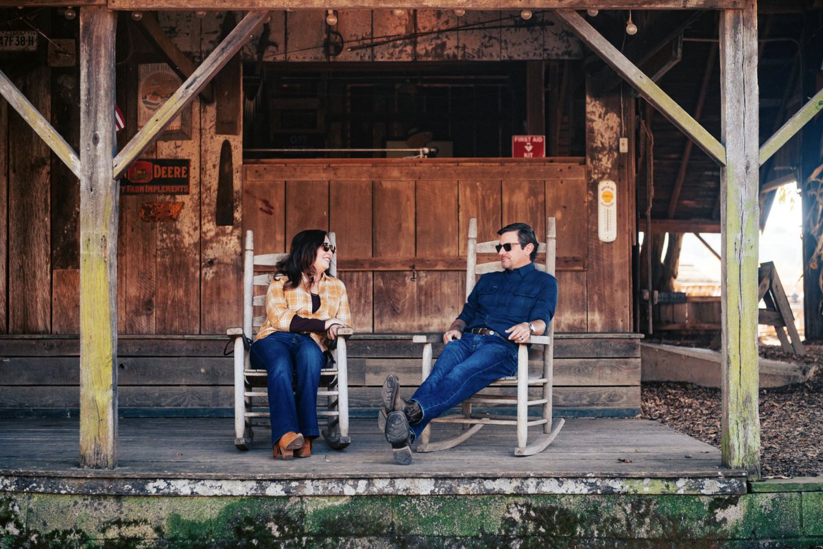 visitfranklin's tweet photo. We're a small town with a big heart, where down-to-earth charm meets deep-rooted values. ❤️ Won't you grab a seat on the porch and stay a while?
.
.
#FranklinTN #VisitFranklinTN #MadeinTN https://t.co/AACTAQ7nVo