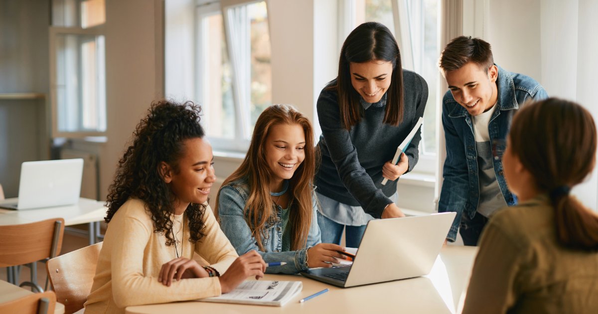 WestEd's tweet photo. @WestEd is looking for 15 high school students aged 14-20 to join a new Youth Advisory Group. This is a great opportunity to help shape school #mentalhealth policy in California! 🚀  Educators, please share with your networks and students, apply by November 15: https://t.co/bWx6aguiy6