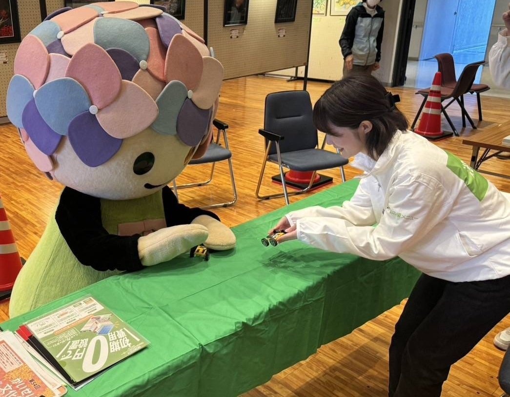 shonan_power's tweet photo. 【ご案内】
本日、開成町にて「第54回かいせい文化祭」を開催中！
開成町福祉会館にてソーラーカー教室を行っています🚙🌞
皆さまのお越しをあじさいちゃんと一緒にお待ちしています☺ https://t.co/6xEbFIlHGF