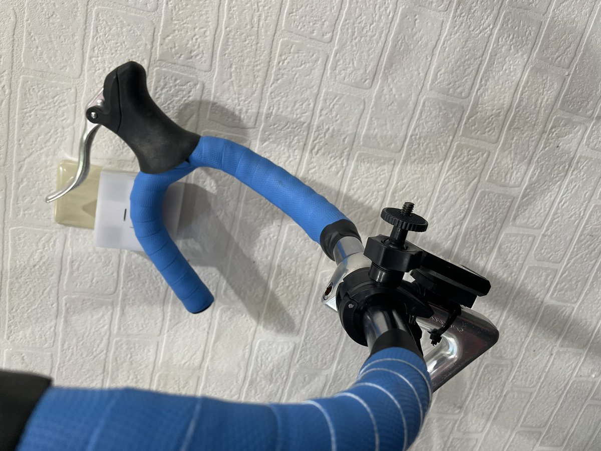 yamato_muscle1's tweet image. 大和号弍番車。
今日の午後の休憩には完成しそう。
フレームはそのうち全塗装で、壱番車と同じく手書きの名入れをしたいけど、とりあえず今は名前ステッカーで我慢。
ギアはFixed、SPDのビンディングで乗ります。
目標はバンク走行会参加！！

#フジフェザー
#fujifeather 
#fixedgear 
#singlespeed