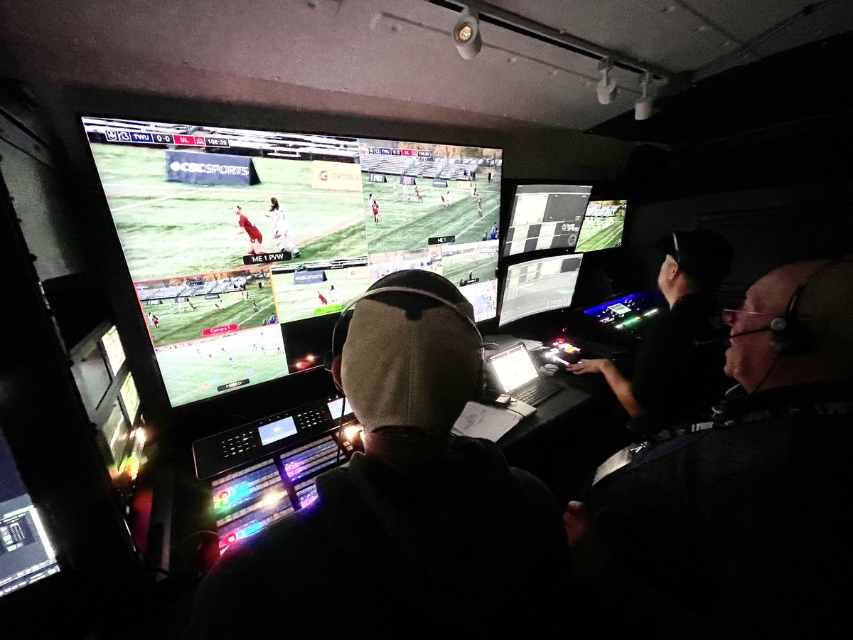 Back on the pitch for the U SPORTS Women’s Soccer Championship at Dalhousie university! 

We’re here to capture it all! Watch live all weekend long here: en.usports.ca/Broadcasts/Bro…