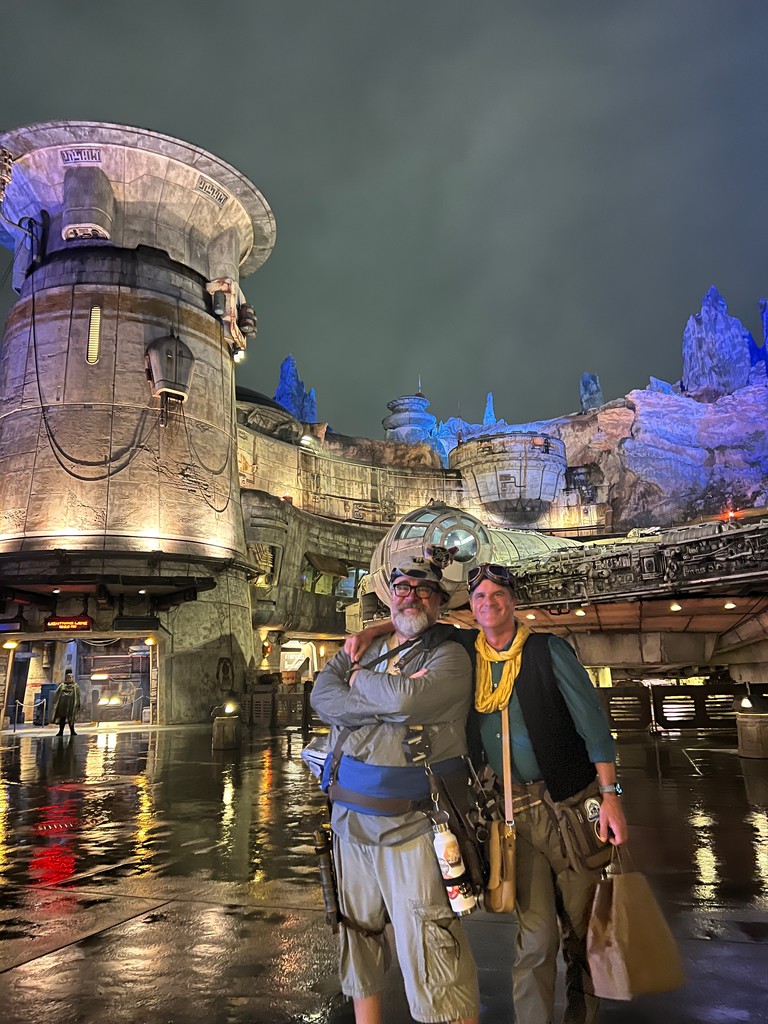 amrodsarmory's tweet photo. Walking out into a deserted #Batuu. It had drizzled all day which left everything so shiny.  A wonderful end to a wonderful day at the end of a wonderful #Halcy-con weekend. https://t.co/lEKtje93Mm