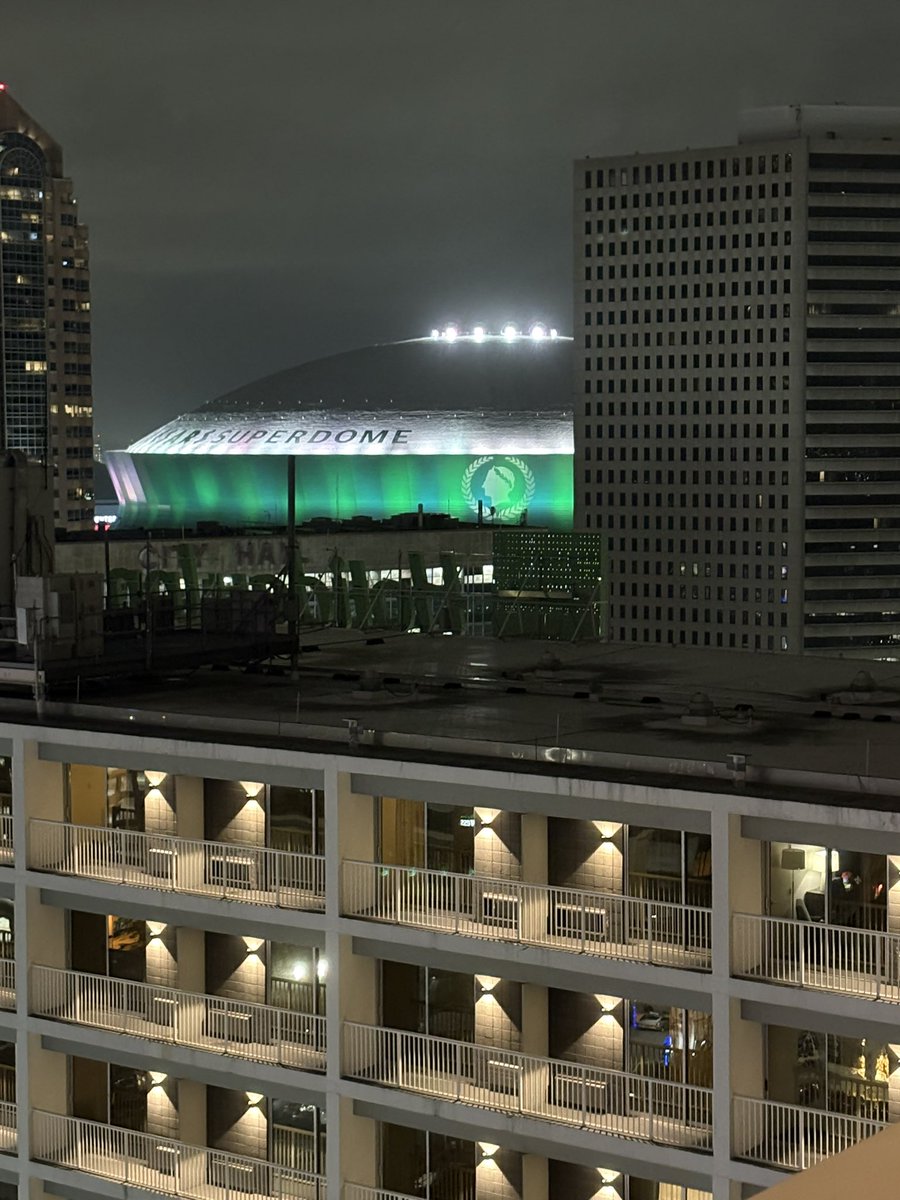 tulanetalk's tweet photo. The @CaesarsDome lit up in NOLA’s College Football Team’s colors. 🌊🧃❤️⚜️

ROLL WAVE! https://t.co/6tF11EOlPF