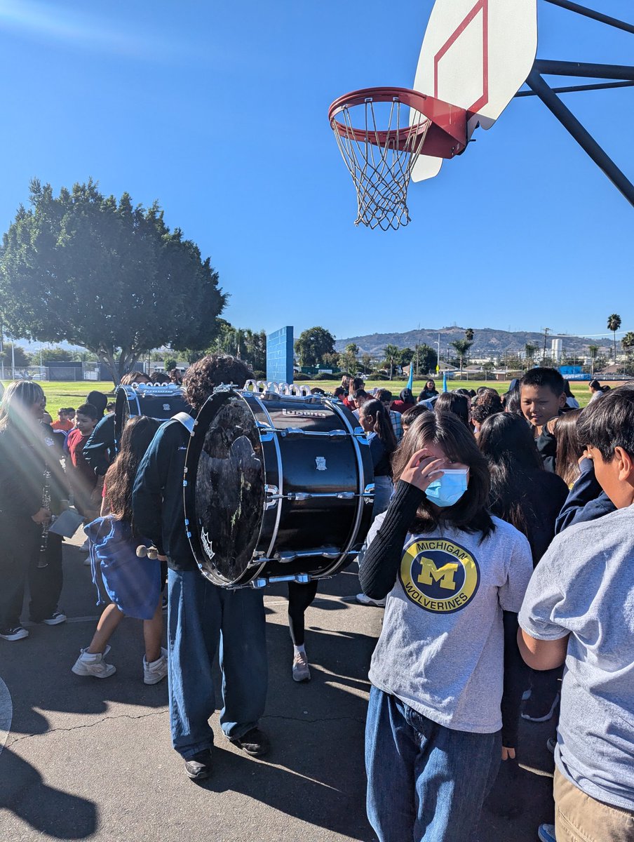 vsalasmath's tweet photo. TY @NogalesNobles Regiment for sharing your talents with our @NorthamPride scholars. Northam alumni inspiring the next generation. @RowlandSchools https://t.co/ZaxGB0Bkle