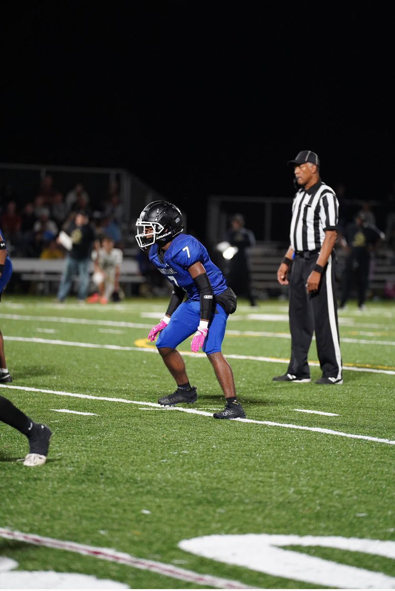 Sophomore season highlights 

Defensive back 
🏫: Our Lady of Mount Carmel
🎓:2027
🪖:DB
🦾:5’6 |140
🖥️: hudl.com/v/2QiVzU