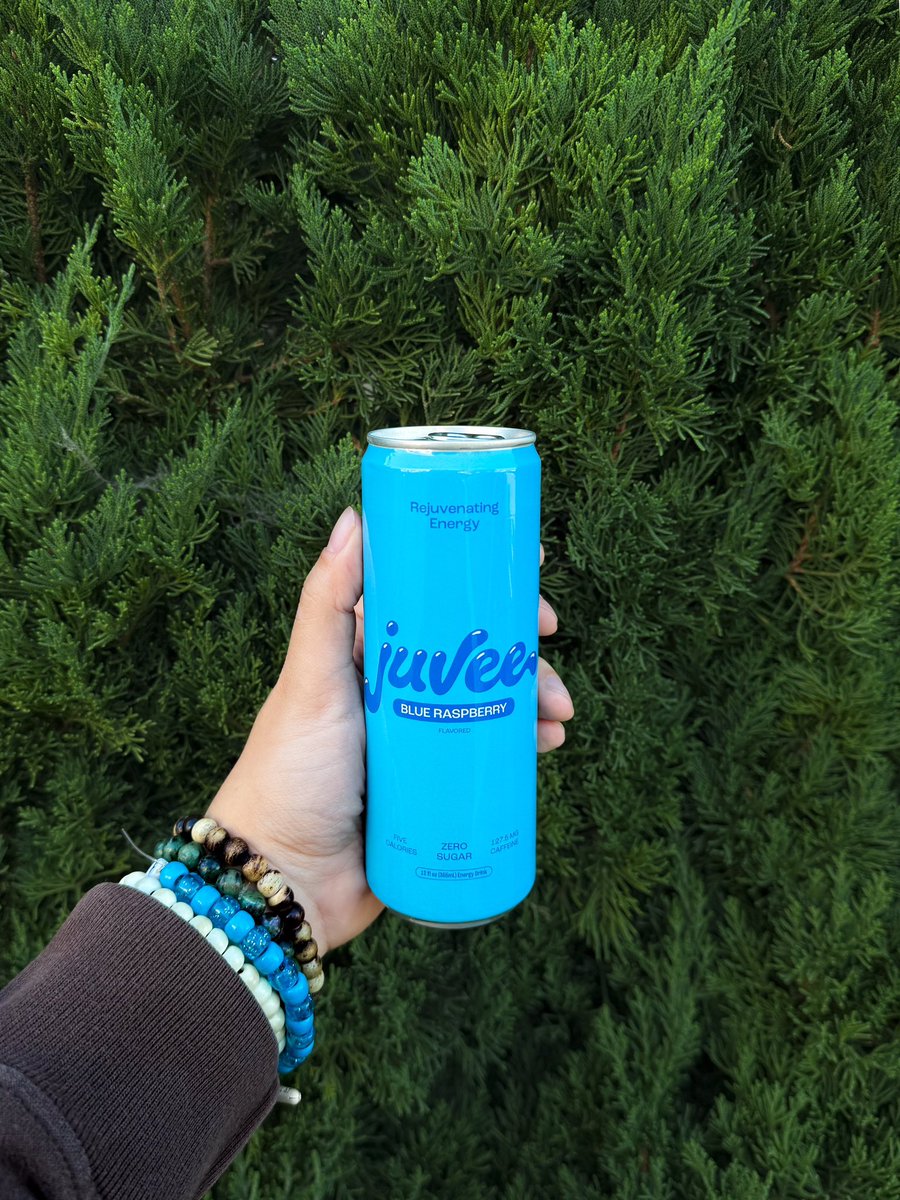 capturesca's tweet photo. i'm very happy to announce that i'm now a creator for @drinkjuvee! 

i tried juvee during my first twitchcon and instantly fell in love with it. and now i drink one literally every single day. 

stoked to be apart of the juvee family &amp; hope you guys try some too! https://t.co/72LWGAfLjG