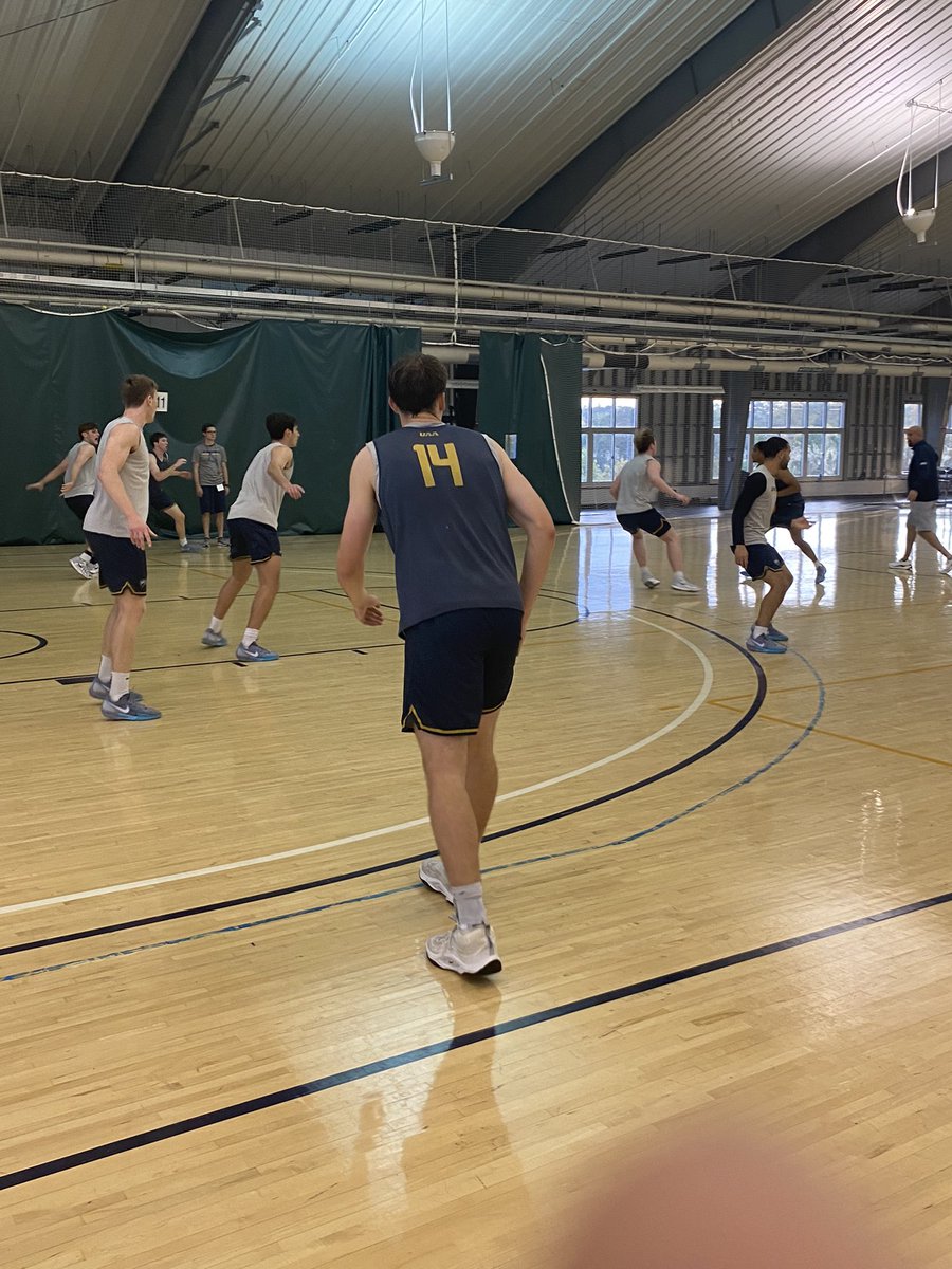 Caught <a href="/LiamMullins24/">Liam Mullins</a> at practice today and watching <a href="/Spencer3lliott_/">Spencer Elliott</a> on tv tonight!
Good night for <a href="/spxbasketball/">St. Pius X Boys Basketball</a> !!