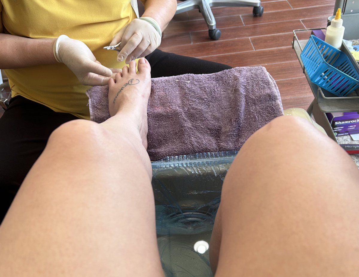 Godd3ssAradia's tweet photo. Meanwhile…. Relaxing on YOUR dime 💰
How can you 🙇make my day easier? 🤔
•Findom
•Blackmail
•Humiliation 
•Key Holder
#Findom
@FindomRT8 @RTfindom23 @RTFindomFoot1 https://t.co/4Iudib2Mvq