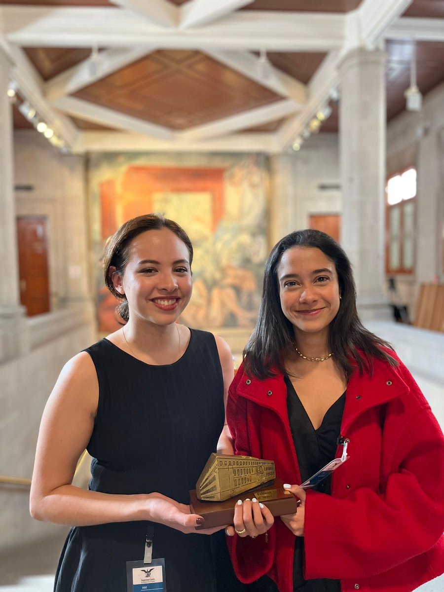 MxDerechoUP's tweet photo. La Facultad de Derecho de la @UPMexico obtiene el primer lugar en el Concurso Nacional de Litigio Constitucional organizado por la @SCJN. ¡Muchas felicidades! Natalia Juárez Chávez y Renata Díaz Burgos por su gran compromiso y preparación. https://t.co/hkjSrScBKa