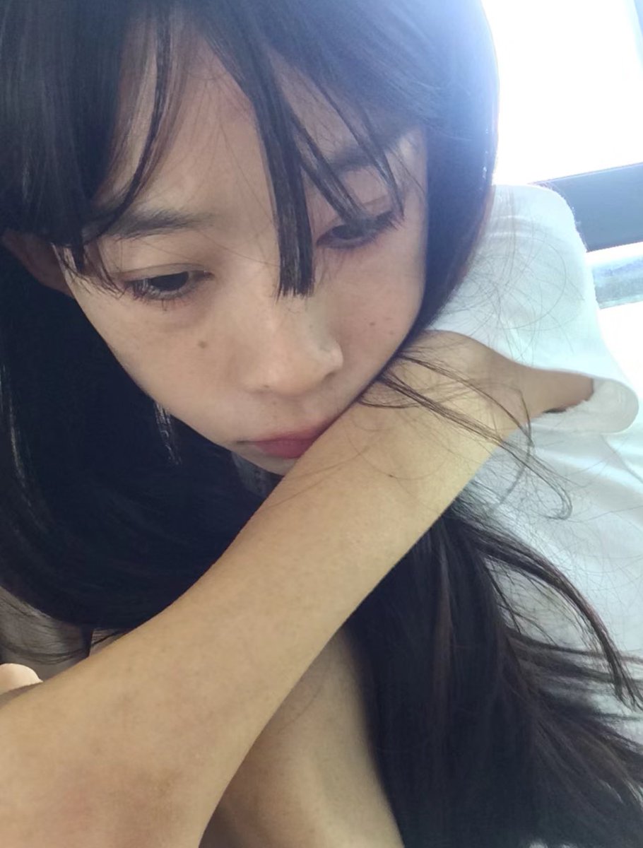 sapphirecaIs's tweet image. im taking up too much space 
i just want to be so tiny that i disappear