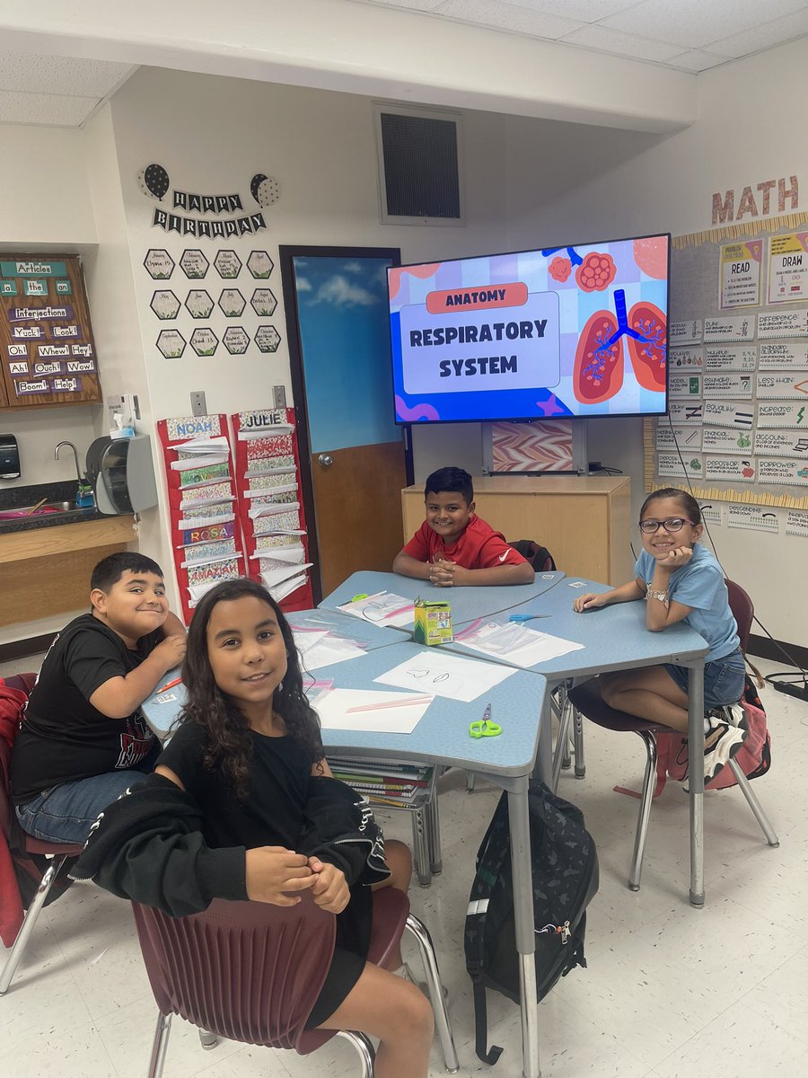 KinderGonzalez's tweet photo. Fun Learning Experience celebrating National STEM/STEAM DAY  🫁😎

Students created Lung Models helping them understand the anatomy of the lungs and the different parts that work together to make sure we keep breathing 😮‍💨 

#STEMSTEAMday https://t.co/tgLmZLzPOS