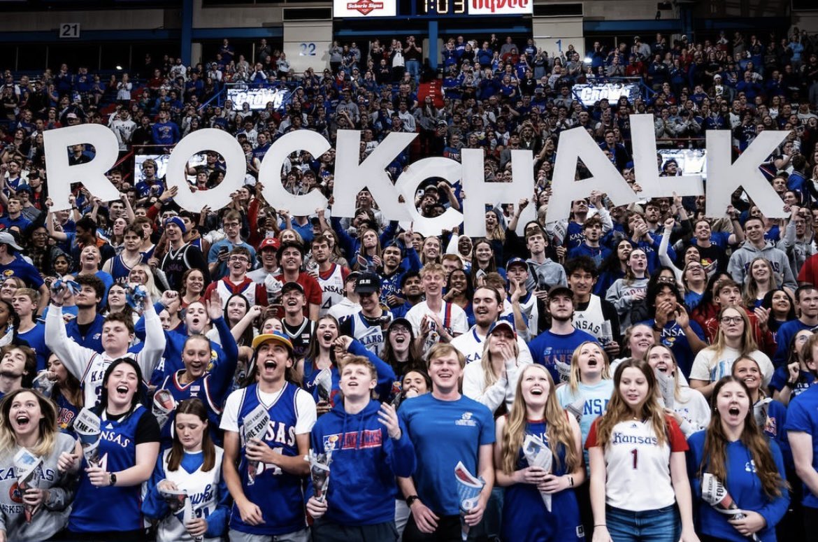 StickKidSports's tweet photo. StickKid 3U POD🫐

Kansas -7.5 (-115) 3U

This Kansas team is legit and imo the 2nd best team in the country. UNC is barely a top 25 with way less talent and not a great front court. Idk who’s gonna stop Dickinson tonight. Rock chalk Jayhawk!

Like = Riding💙❤️ https://t.co/dLhNTQ5MXo