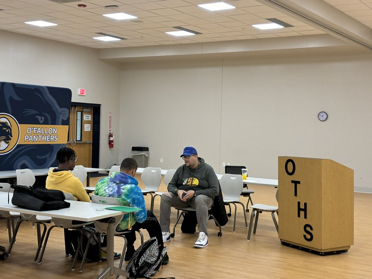 DoDEA_OTHS's tweet photo. #EmpowerMe and #EmergentLeaders engaging students this week. #oths #dodeagrants #community #buildingconnections #schoolculture https://t.co/waCeamcZkx