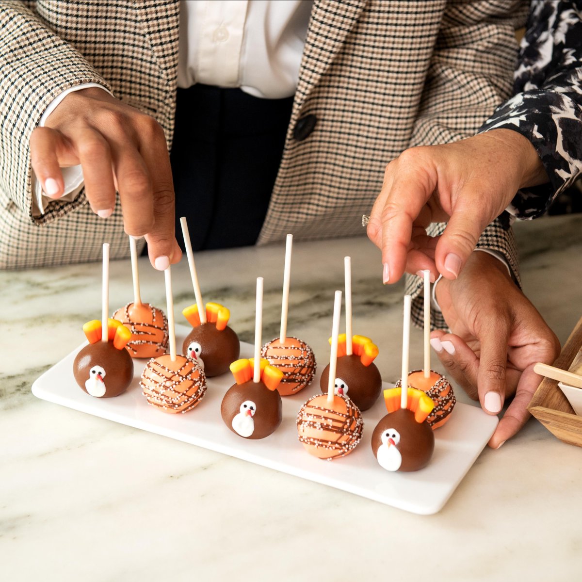 Thanksgiving turkey, but make it cake 🦃🧡 Find everything from festive sweets to hostess gifts for your celebration: bit.ly/3NGMTlw