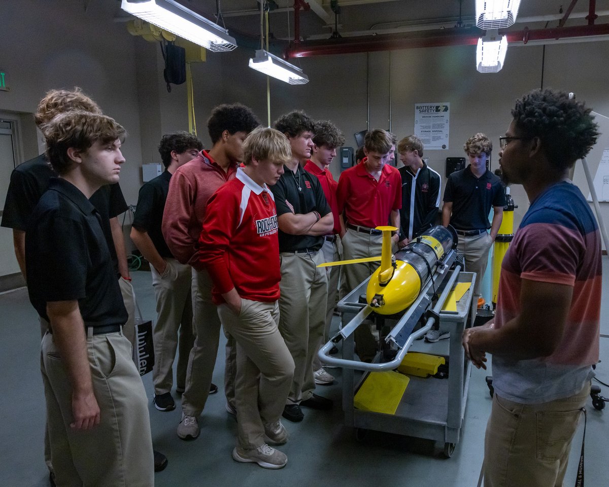 NavyOceans's tweet image. #NavalSTEM
Students from St. Stanislaus Catholic High School came to Stennis Space Center to tour CNMOC facilities as part of the GenSea program.
#ItStartsWithUs #NavalOceanography
@USNavy @USNavyCNO