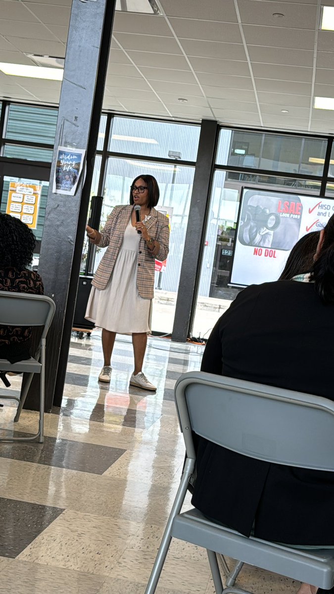 Leigha_Curry7's tweet photo. Growing & Learning together! We’re focused on Connecting, Coaching, and Commanding High Quality Instruction in the West. #BetterTogether #FridayFeels https://t.co/FLnpM2bawa