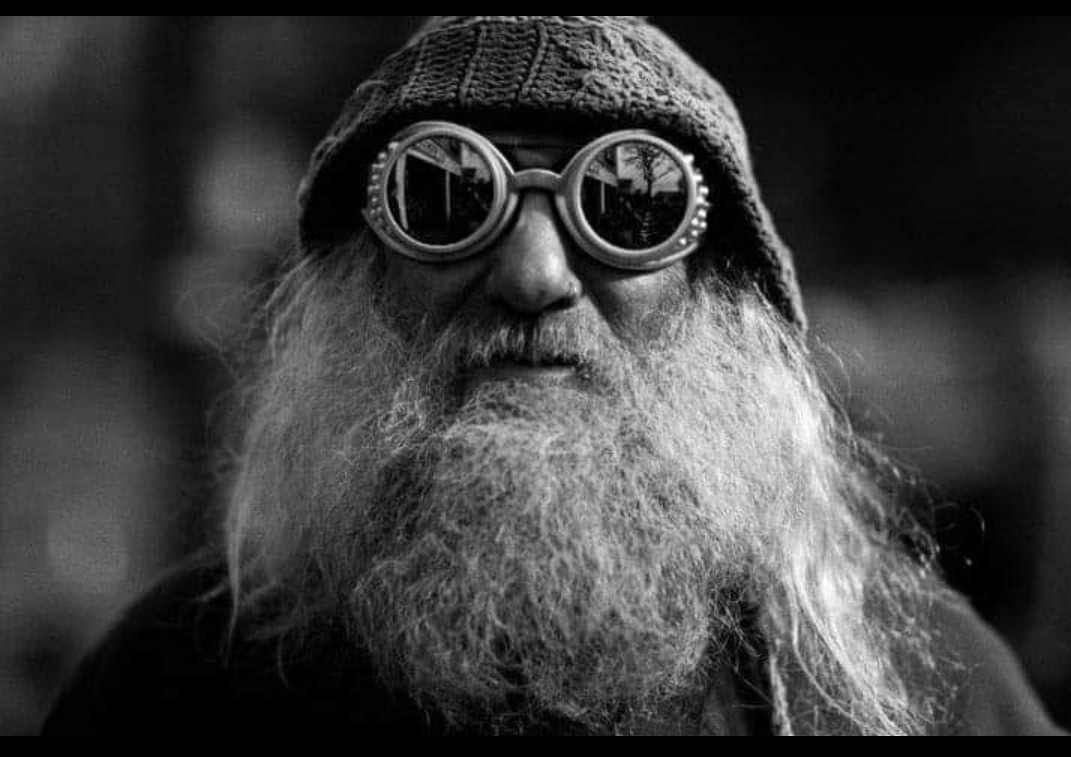 We are heartbroken to announce the passing of David Miller, fondly known as Frog, who left us on November 2nd at the age of 76.

Frog was a cherished presence in Eugene, and was celebrated for his wit and kindness since 1986.
#eugenesaturdaymarket #jokebooks #frog #davidmiller