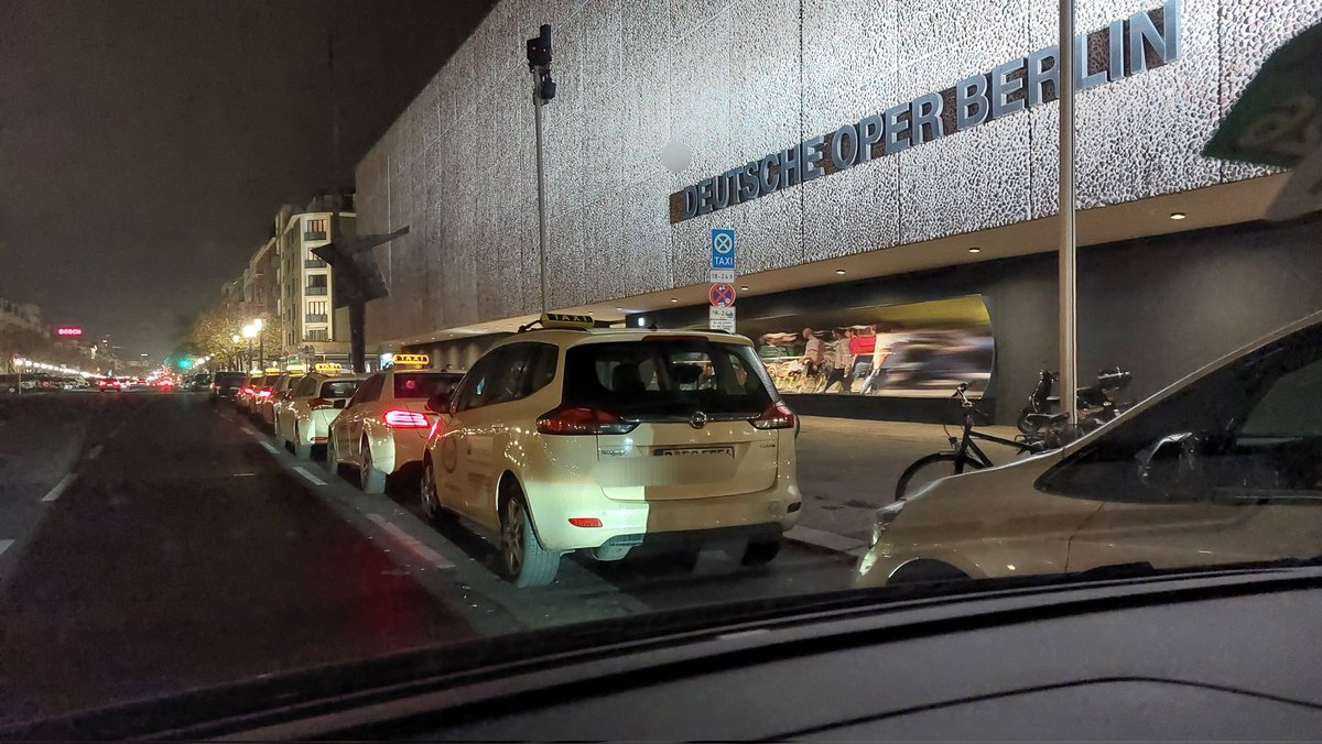 TAXI4WAT's tweet photo. Mal wieder Deutsche Oper in Berlin. Heute frühzeitig zu Ende. https://t.co/bT44yiKTwG