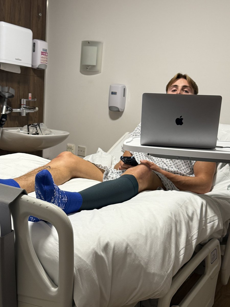 Successful arthroscopic surgery on my meniscus. Long road to recovery begins now🦿🫡