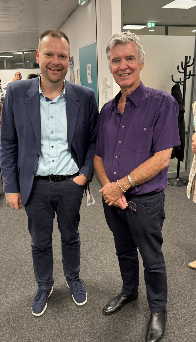 campusnovus's tweet photo. Heute @john_hattie als Ehrengast im ZSL. 

„It’s not what teachers do that matters, it’s how teachers think about it.“

Will sagen: Die Haltung macht die gute Lehrkraft. So einfach und doch so schwer! https://t.co/gn2ZwoGzNa