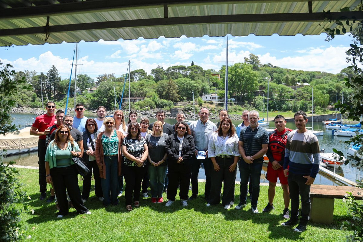 NadiaFernandezV's tweet image. Continuamos con el tratamiento de la actualización de la Ley de #SeguridadNáutica. En #Embalse, nos reunimos con autoridades de Defensa Civil  y de Seguridad Náutica del @gobdecordoba, para dialogar sobre las precisiones y las necesidades del sector.