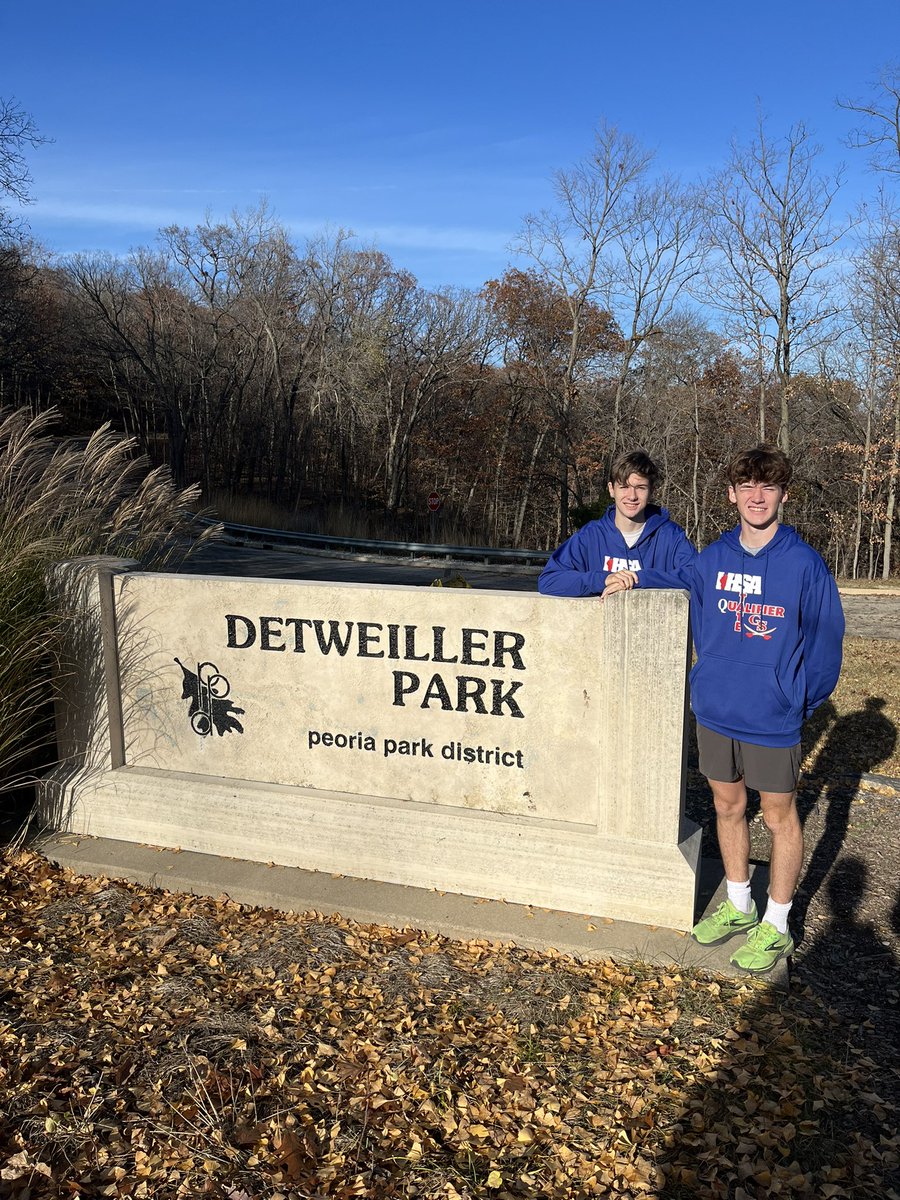 GBSHS_XC_TF's tweet photo. It took a little longer than usual on the Harners tractor but Tom &amp; Lucas made it to Peoria USA. 
#StateIsGreat
#RaiderTime https://t.co/q5gWE3GF7l