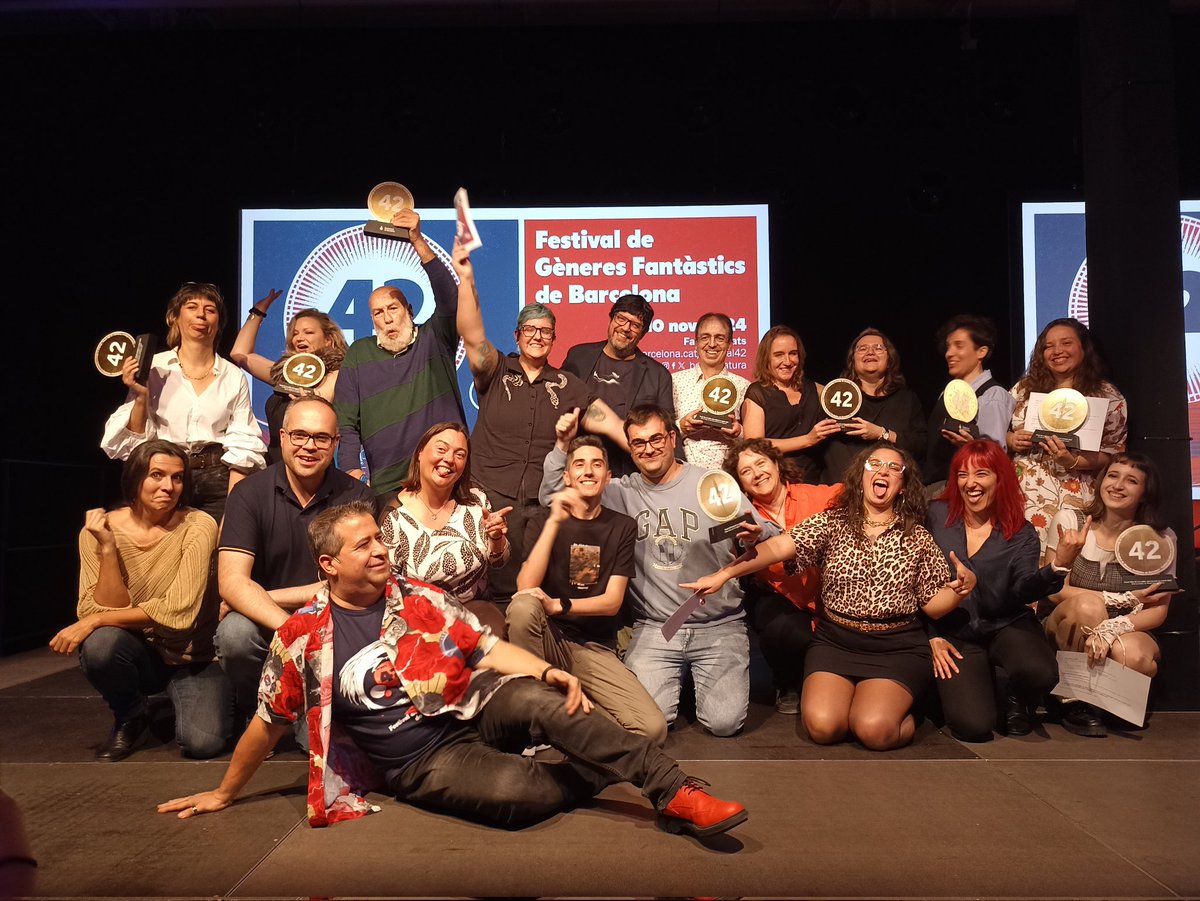 El Far Friki de l'Empordà (@farfriki) on Twitter photo Felicitats a tots els premiats del #festival42 però ens fa molt contents per <a href="/Edgar_Cotes/">Edgar Cotes i Argelich</a> premi autor revelació <a href="/SpeculaLlibres/">Spècula</a> i Mireia Lleó <a href="/stayvblue/">mirs</a> amb la seva primera novel·la, Sota la cendra, millor novel·la juvenil, <a href="/ObscuraEditori1/">Obscura Editorial</a>.
Foto de <a href="/LesRadesGrises/">Les Rades Grises</a> Felicitats a tots els premiats del #festival42 però ens fa molt contents per <a href="/Edgar_Cotes/">Edgar Cotes i Argelich</a> premi autor revelació <a href="/SpeculaLlibres/">Spècula</a> i Mireia Lleó <a href="/stayvblue/">mirs</a> amb la seva primera novel·la, Sota la cendra, millor novel·la juvenil, <a href="/ObscuraEditori1/">Obscura Editorial</a>.
Foto de <a href="/LesRadesGrises/">Les Rades Grises</a>
