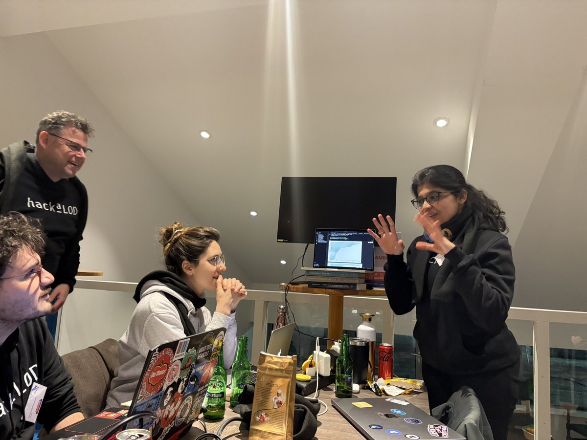 merpeltje's tweet photo. Team MAMBO has its first intermediate results and visualisations, now if only we could get the bigger screen to work 😅 #HackaLOD @DigitaalErfgoed @KNAWHuC https://t.co/3FrWeielW4