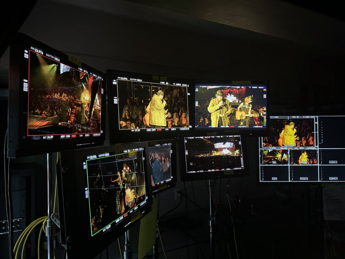 fullviewpro's tweet image. 🎥🚀 We had a blast supporting the Jelly Roll concert at LCA, bringing together a powerhouse production team to bring our clients vision to life! From the energy on stage, to the precision behind the scenes — it was a night to remember.  #JellyRoll #BTS #FullViewProductions