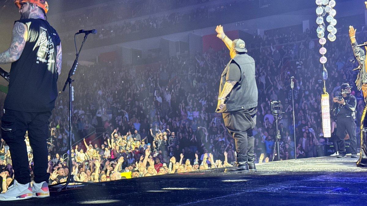 fullviewpro's tweet image. 🎥🚀 We had a blast supporting the Jelly Roll concert at LCA, bringing together a powerhouse production team to bring our clients vision to life! From the energy on stage, to the precision behind the scenes — it was a night to remember.  #JellyRoll #BTS #FullViewProductions