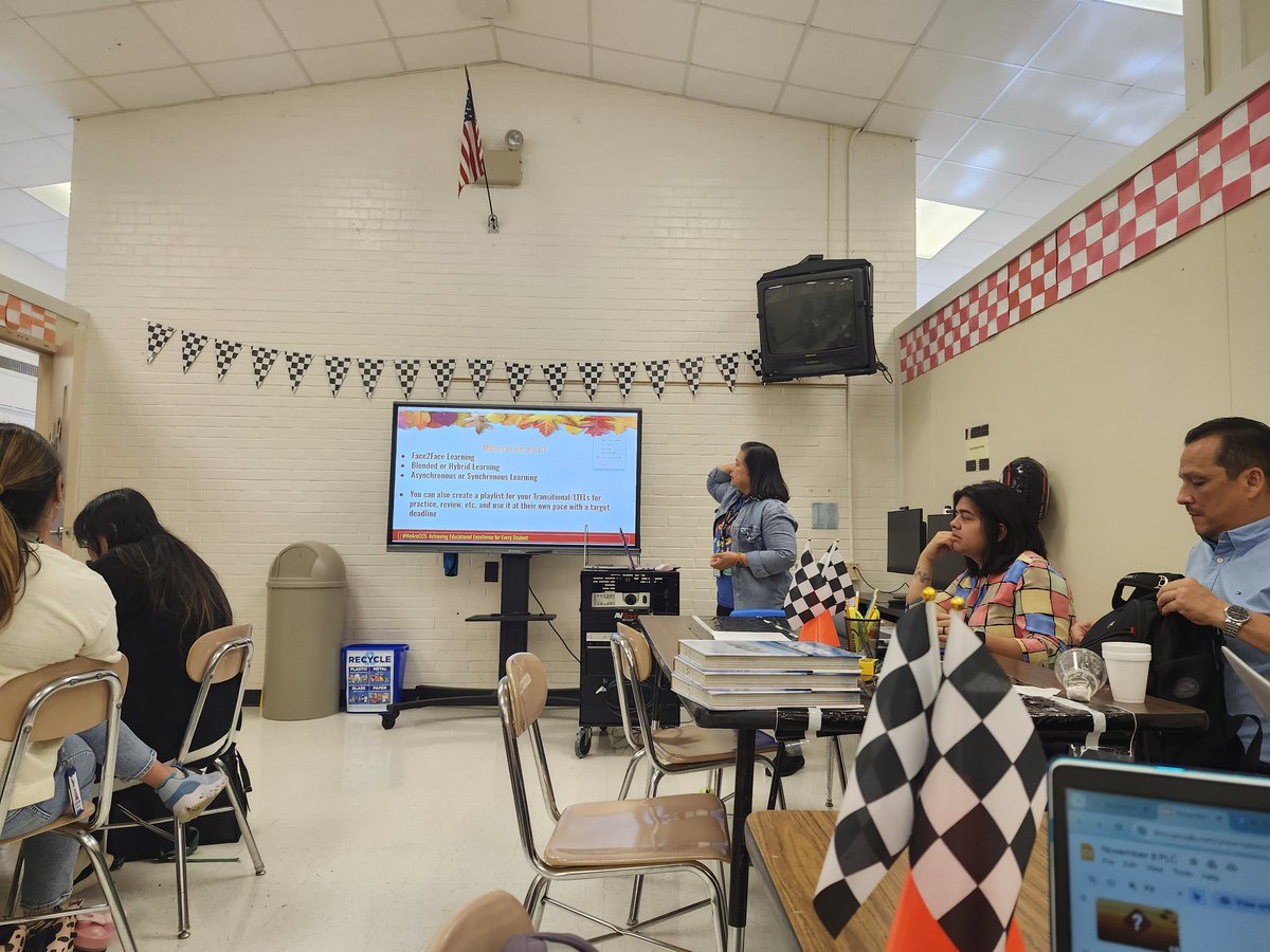 Such a beautiful day to collaborate together to polish the academic improvement plan for our LTELs, and learning new strategies! 
<a href="/CCS_ESLDept/">CCS ESL Dept</a> <a href="/ParticipateLrng/">Participate Learning</a> #UnitingOurWorld <a href="/jgmspirates/">John Griffin Middle School</a>
