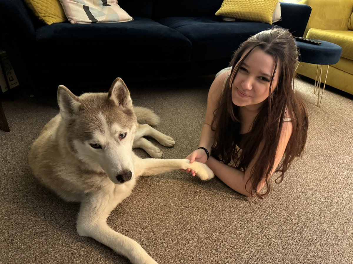 Girly weekend house sitting and looking after this gorgeous boy! I think Leo is happy with Isla being here 🐾🥰😘