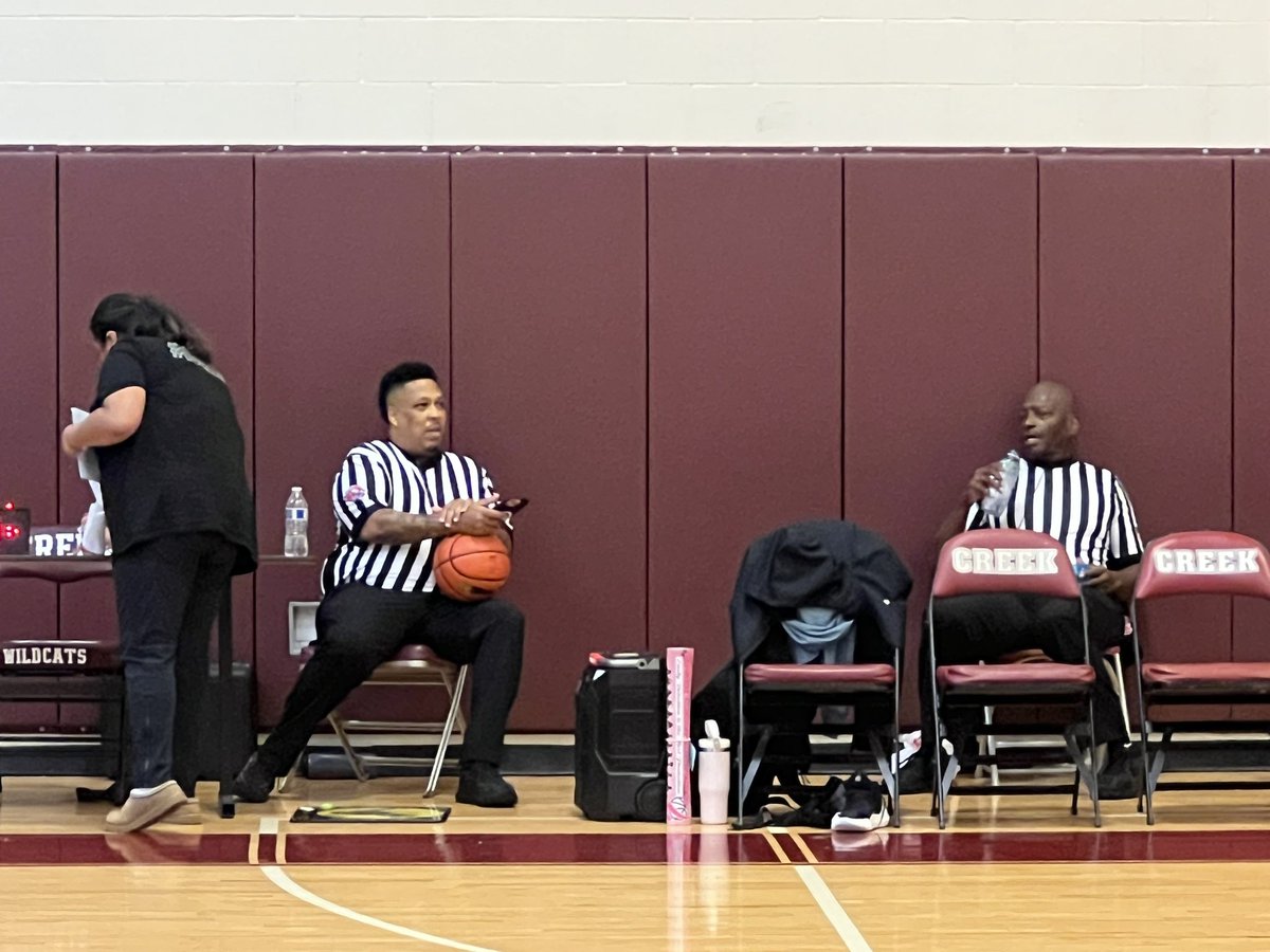 I watching the worst two refs I’ve seen in a long time.